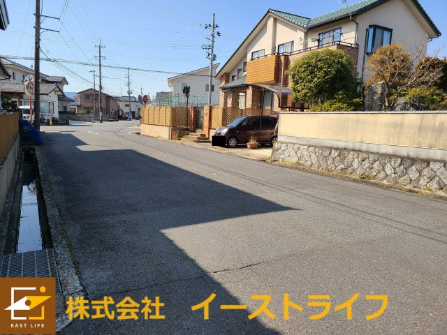 【子育て支援対象】平下平窪第10の前面道路含む現地写真|北側7.8ｍの前面道路（3/15撮影）