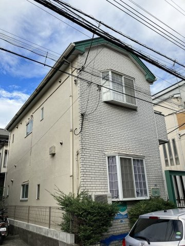 ローズアパートQ70のエントランス