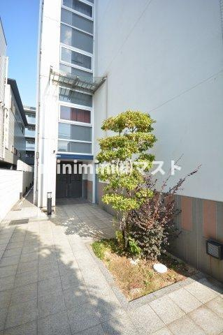 アリスマナーガーデン四天王寺のエントランス