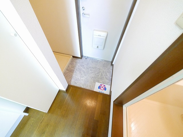 パセオ学園前の玄関|明るい玄関です