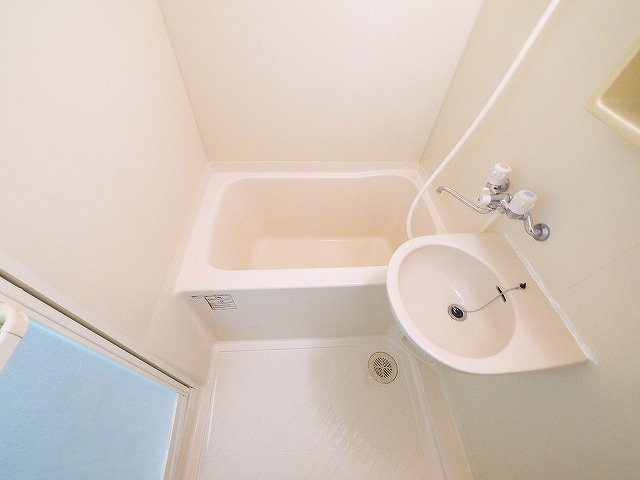 パセオ学園前の浴室|コンパクトで使いやすいお風呂です