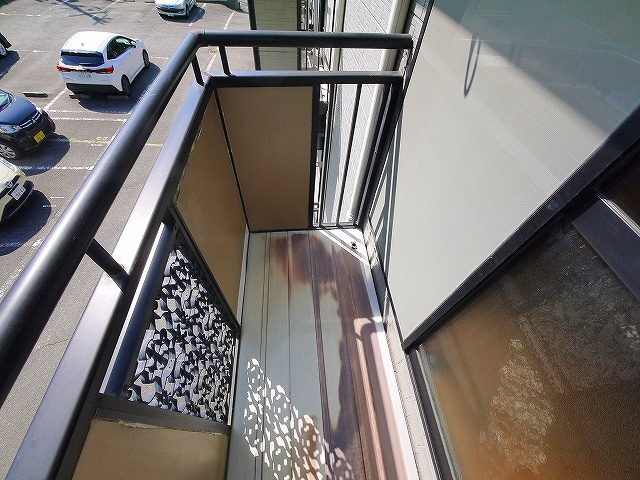 パセオ学園前のバルコニー|お洗濯にも便利なバルコニー付き