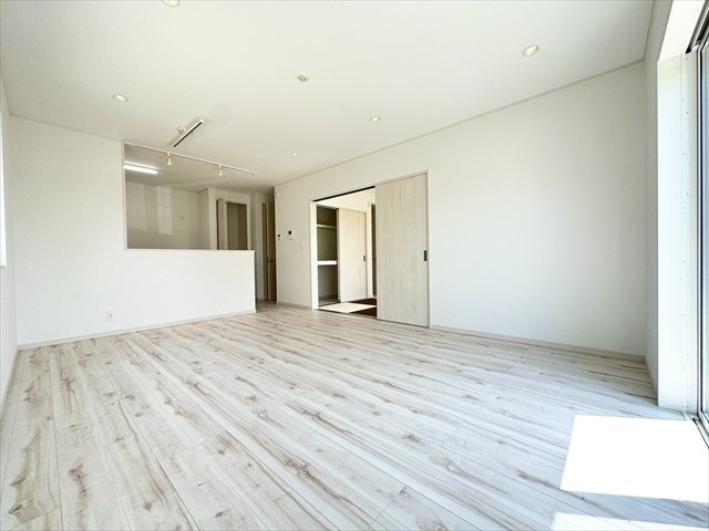 【居間・リビング】 | 新築戸建て「南足柄市生駒」 | LDK16.1帖