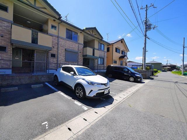 スターブル西大寺の駐車場|車をお持ちの方に嬉しい駐車場付きの物件です