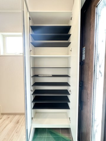 【玄関】 | 新築戸建て「南足柄市生駒」 | 玄関収納