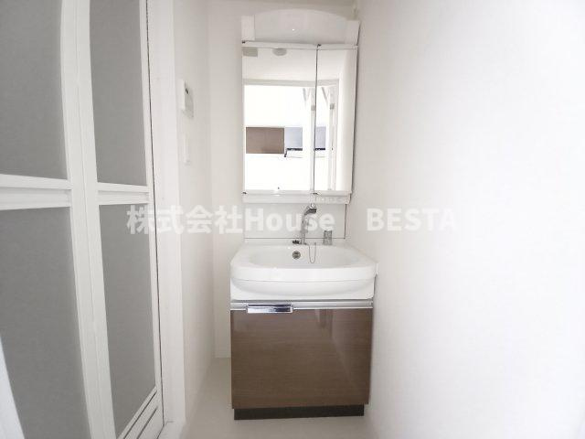 ファステート神戸アモーレの独立洗面台