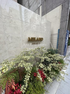 【エントランス】 | ミラノ堺筋 | 植栽と銘板がオシャレなエントランスです♪