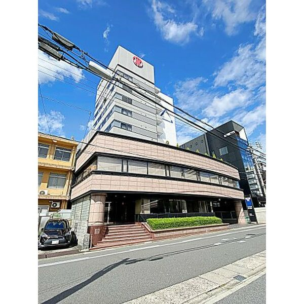 麦島建設本社ビルのエントランス