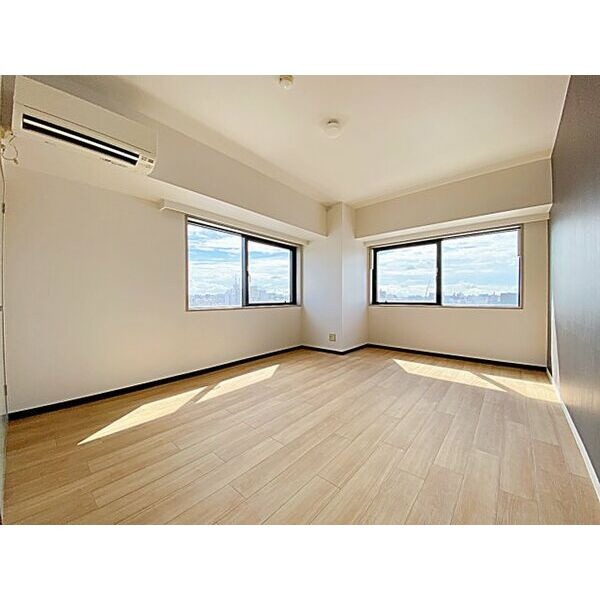 麦島建設本社ビルの居間・リビング