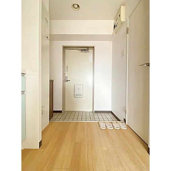 麦島建設本社ビルの玄関