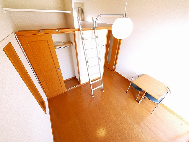 レオパレスＩＲＩＳＣＯＵＲＴの洋室|個人の部屋や寝室として使える洋室です