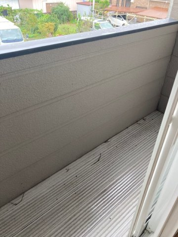 コーポクレストのバルコニー|開放的で明るい空間を演出してくれるバルコニーです