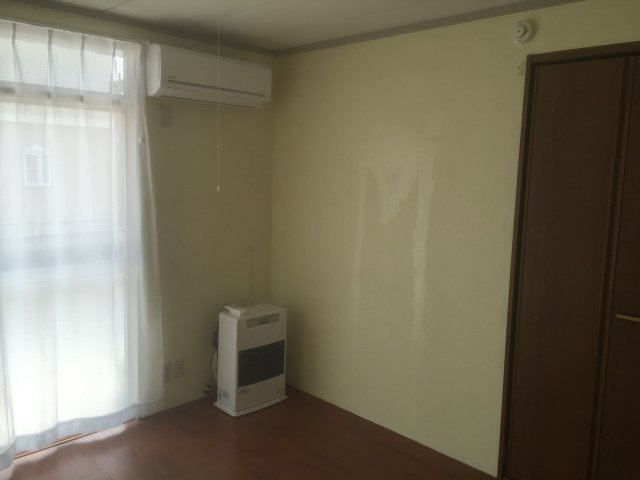 シティハイムのその他|冷房用エアコン、FF式自動給油ストーブ、完備