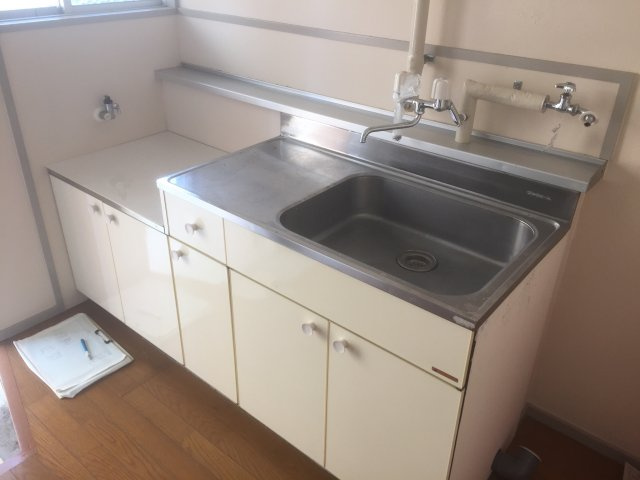 シティハイムのキッチン|プロパンガス用のガスコンロをご用意ください。