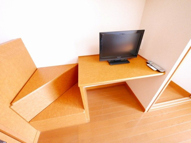 レオパレス八条Ⅱの内装|落ち着いた色調の洋室です