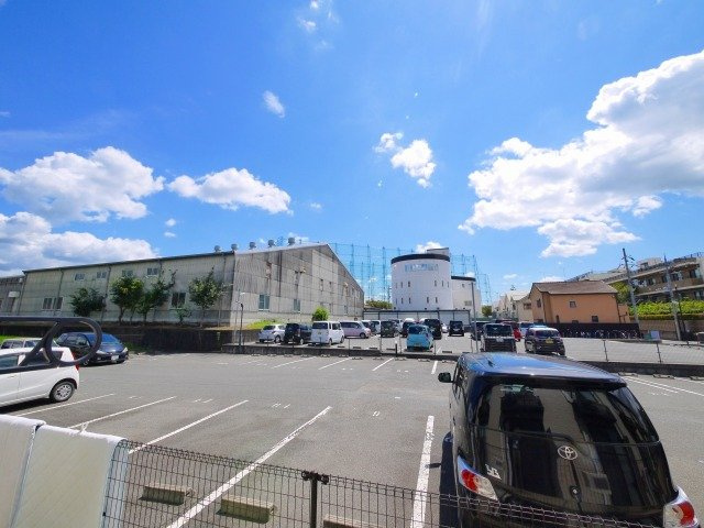 レオパレス八条Ⅱの周辺|駐車場です