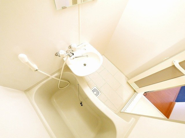 レオパレス八条Ⅱの浴室|お風呂で日々の疲れを落としましょう