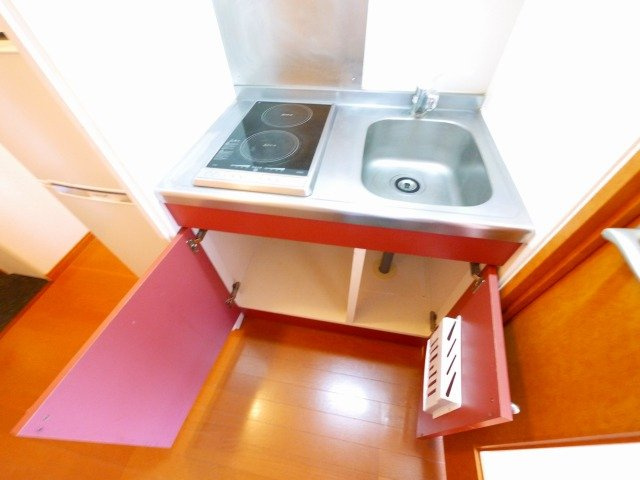 レオパレス八条Ⅱのキッチン|コンパクトなキッチンで掃除もラクラク