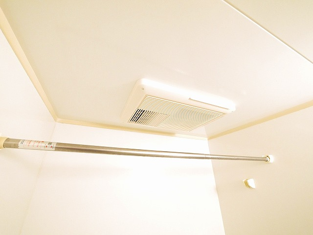 レオパレス八条Ⅱの設備|お風呂には浴室乾燥機がついてます。