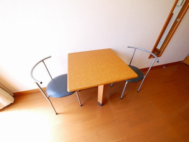 レオパレス八条Ⅱの設備|机セット