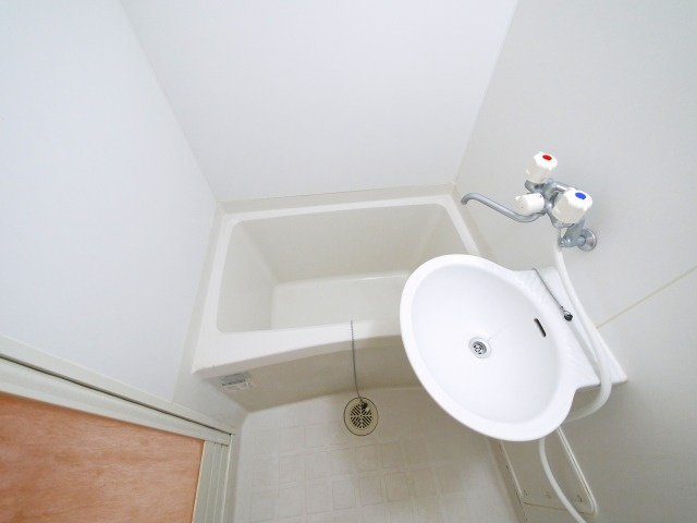 レオパレス八条Ⅱの浴室|お風呂で日々の疲れを落としましょう