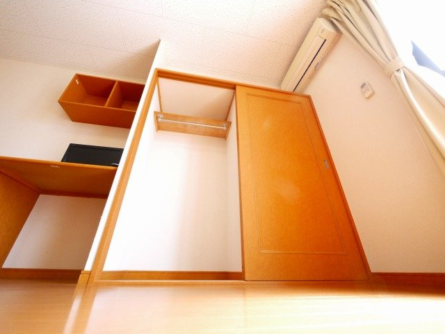 レオパレス八条Ⅱの収納|こまごまとしたものを収納できそうですね