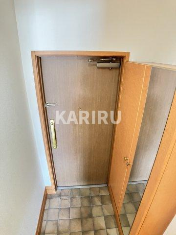 アンスプランドゥールの玄関