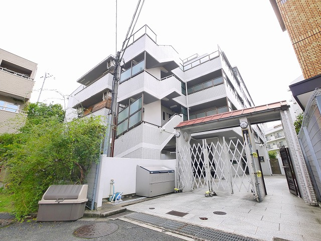 レピックス学園前の外観