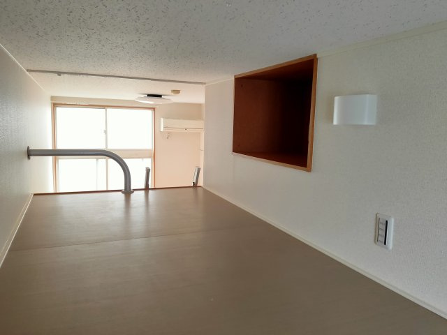 Natura SHINKOIWAの居間・リビング|写真は114号室のもの、同タイプです。