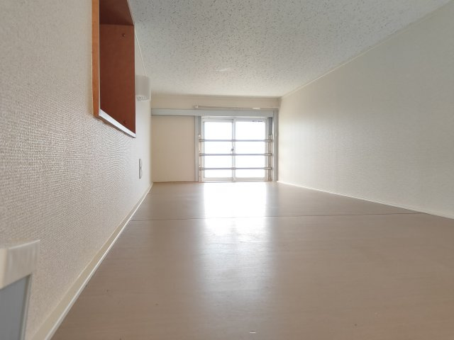 Natura SHINKOIWAの居間・リビング|写真は114号室のもの、同タイプです。