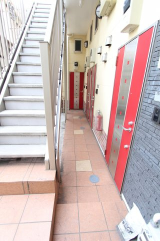 ユナイト田町プエルト・コルテスのエントランス|同タイプ参考写真です。