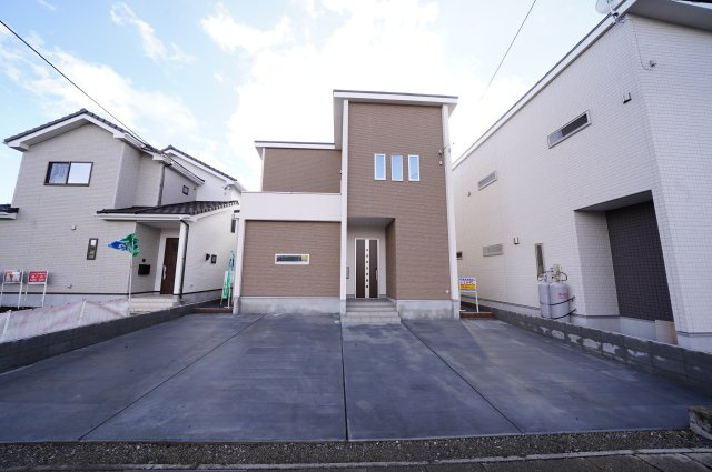 新築　沼田市桜町　2号棟の外観|現地写真　どうどう完成！ご内覧等、お気軽にお問合せください♪　
