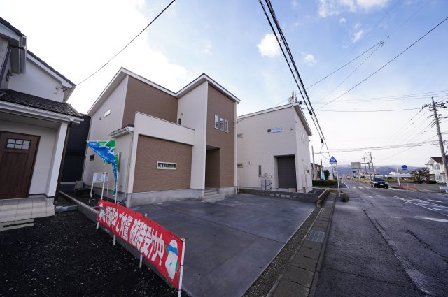 新築　沼田市桜町　2号棟の前面道路含む現地写真|現地写真　北側接道幅員約7.9ｍ