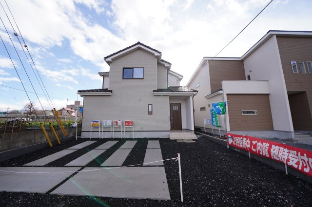 新築　沼田市桜町　3号棟の駐車場|現地写真　駐車スペースは並列3台分可能です！
