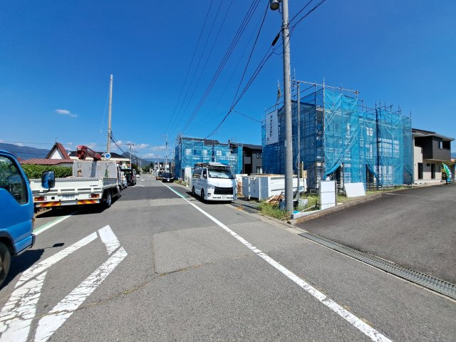 新築　沼田市桜町　4号棟の前面道路含む現地写真|現地写真　西側接道幅員約8.5ｍ