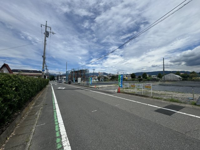 新築　沼田市桜町　5号棟の前面道路含む現地写真|現地写真　西側接道幅員約8.5ｍ