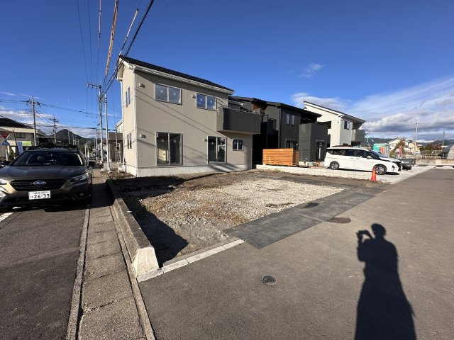 新築　沼田市桜町　6号棟の前面道路含む現地写真|現地写真　西側接道幅員約8.5ｍ