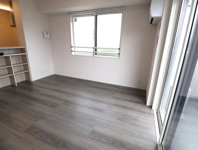 熊本市南区近見２丁目のアパートの居間・リビング