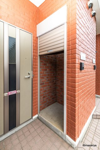 アマービリスのエントランス|トランクルーム