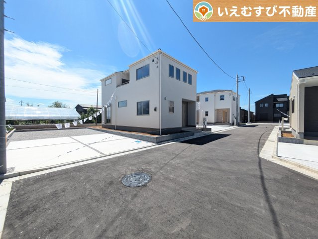 Livele Garden.S　行田佐間第6の前面道路含む現地写真|充分な広さの前面道路
間口が広くお車の出し入れも問題なく行えるスペースが確保されています♪