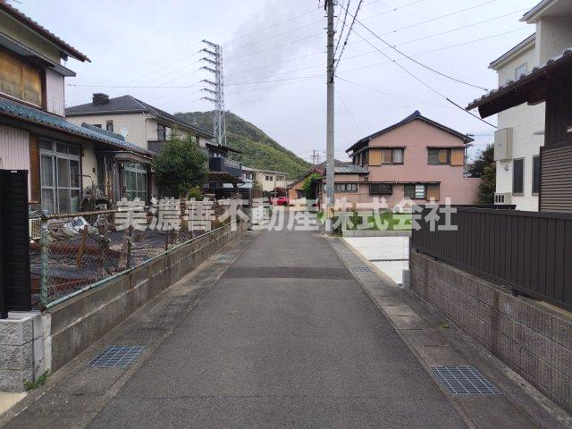 ６３０９３　岐阜市若福町土地の前面道路含む現地写真