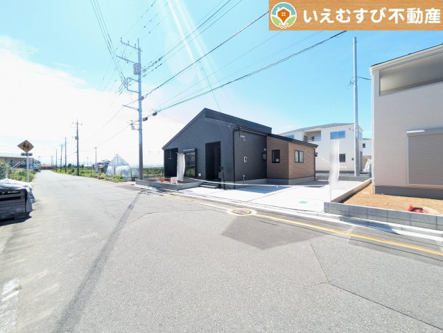 Livele Garden.S　行田佐間第6の前面道路含む現地写真|充分な広さの前面道路
間口が広くお車の出し入れも問題なく行えるスペースが確保されています♪