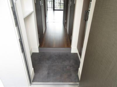 クレアドーレ京都二条の玄関