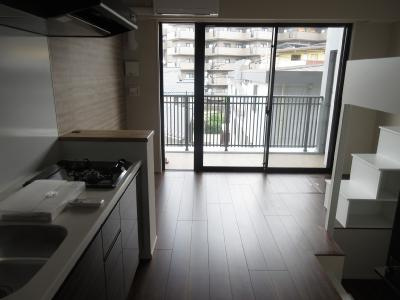 クレアドーレ京都二条の居間・リビング|洋室