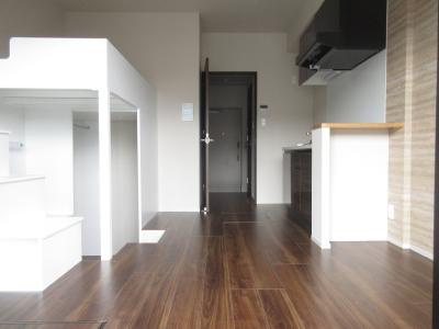 クレアドーレ京都二条の居間・リビング|洋室