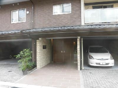 RIVER MOAT SHIJO（リバーモート四条）のエントランス