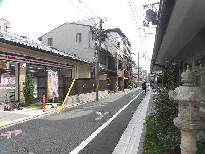 RIVER MOAT SHIJO（リバーモート四条）の周辺|前面道路