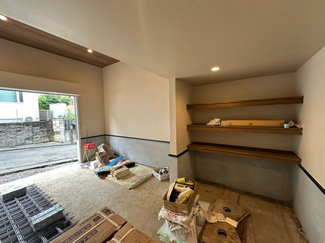 【駐車場】 | ※施工中※電動シャッター付きのガレージを別途ご契約いただけます☆EV用コンセントも完備◎