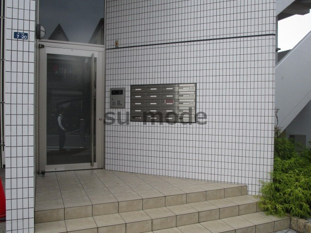 ハイツ東一津屋公輝のエントランス