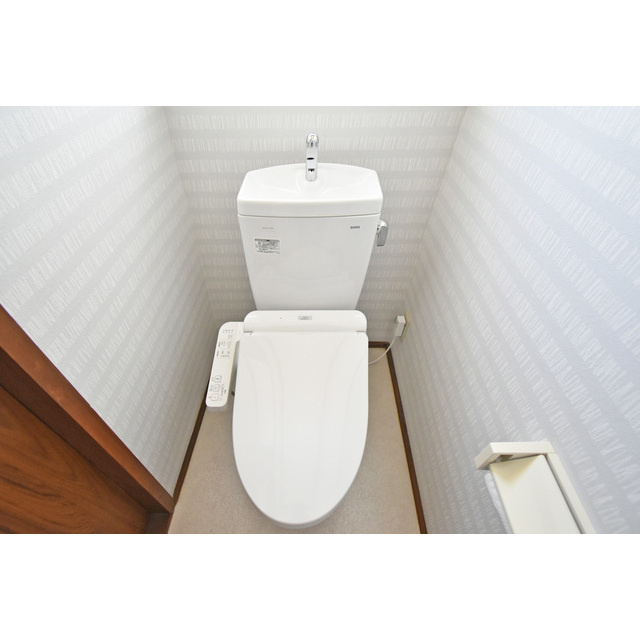 久留米市国分町の一戸建てのトイレ|落ち着いた色調のトイレです